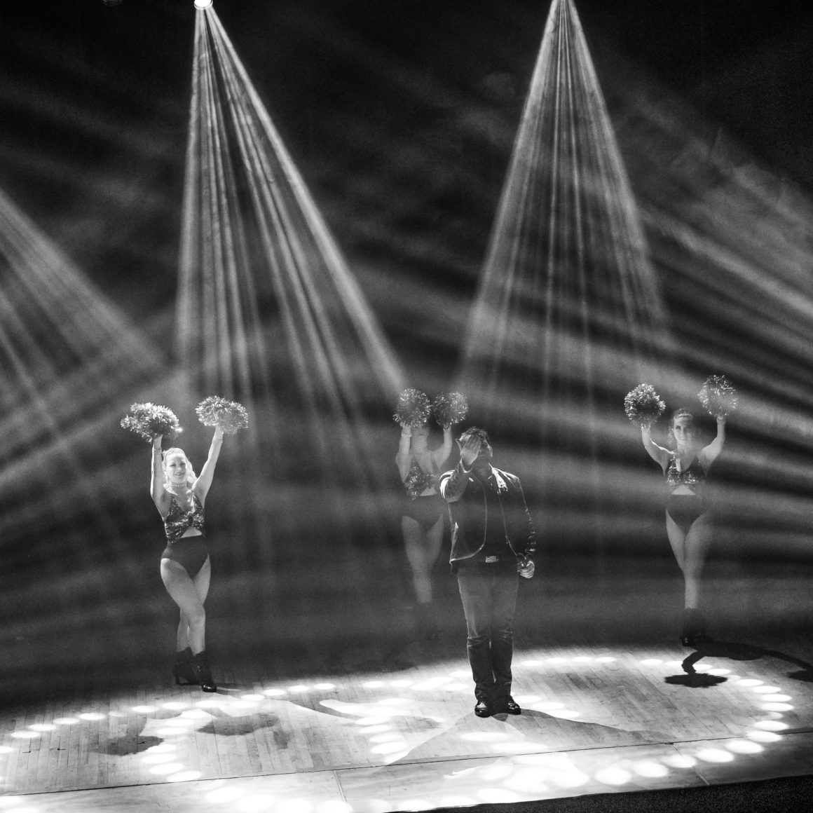 #SoChicSpectacles #Free From Desire #Flash Back #cabaret #spectacle #danse #pom-pom girl #chant